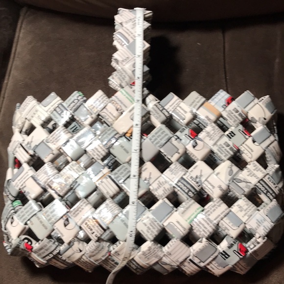 Recycled magazine/wrapper candy wrap bag - Picture 8 of 8